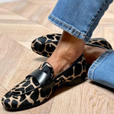 Harriet – Djurmönstrad loafer med elegant detalj