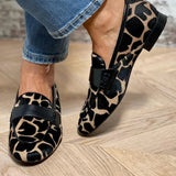 Harriet – Djurmönstrad loafer med elegant detalj