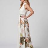 Bodil – Draperad halter maxiklänning med botanisk panel