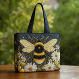 Nina – Handbroderад toteväska med humla och blommor