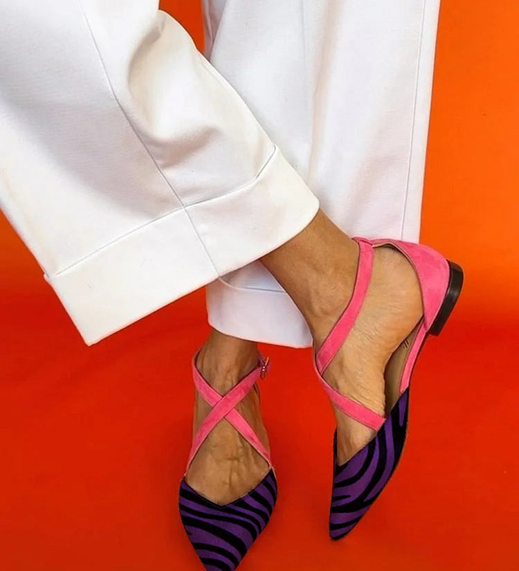Lilly – Zebrarandiga flats med korsade remmar