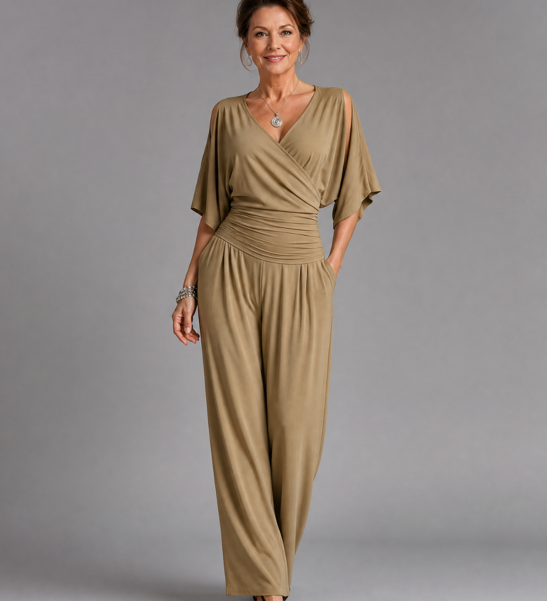 Tilda – Avslappnad overall med cold shoulder och omlottmidja